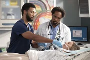 Intensivbetreuung einer Kollegin: Anthony Hill als Dr. Winston Ndugu, Jason George als Dr. Ben Warren, Camilla Luddington als Dr. Jo Wilson Intensivbetreuung einer Kollegin: Anthony Hill als Dr. Winston Ndugu, Jason George als Dr. Ben Warren, Camilla Luddington als Dr. Jo Wilson