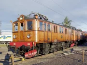 Holzgetäfelte Elektro-Lokomotive. Holzgetäfelte Elektro-Lokomotive.