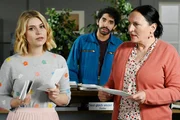 Der Automechaniker Dominik Meis ist auf der Suche nach Pathologin Atay. Von links: Christin Lange (Sarah Thonig), Dominik Meis (Younes Tissinte), Marianne Grasegger (Ursula Maria Burkhart).