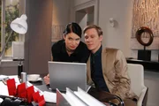 Was führen Gina (Elisabeth Sutterlüty, l.) und Philip (Phillipp Romann, r.) im Schilde? Was führen Gina (Elisabeth Sutterlüty, l.) und Philip (Phillipp Romann, r.) im Schilde?