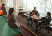 Staatsanw&auml;ltin &Aacute;lvarez (Carolina Vera, 2. v. li.), Sebastian Bootz (Felix Klare, li.) und Thorsten Lannert (Richy M&uuml;ller, re.) haben Zweifel am LKA-Einsatz. Kann es sein, dass LKA-Fahnder Mendt (Peter Benedict, 2. v. re.) von dem Einsatz im Hotelzimmer profitieren wollte?