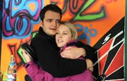 Der Abschied f&auml;llt Yvi schwerer als gedacht. Von links: Florian Brunner (Tommy Schwimmer) und Yvonne Preissinger (Alexa Eilers).