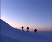 Hochtourengehen - eine Kombination aus Bergsteigen und Abfahren in unberührtem Pulverschnee. Hochtourengehen - eine Kombination aus Bergsteigen und Abfahren in unberührtem Pulverschnee.