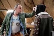 ARD/HEITER BIS T&Ouml;DLICH - ZWISCHEN DEN ZEILEN, neue Krimi-Kom&ouml;die mit 16 Folgen, Folge 11 "Cash'n Curry", am Donnerstag (25.04.2013) um 18.50 Uhr im Ersten. Fred (Christian Kahrmann, l.) ist sauer auf Rajesh (Parbet Chugh, r.), weil dieser Jenny als seine Freundin ausgegeben hat.