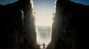 Herkules spaltet das Land, um die n&auml;chste Etappe seiner Reise zu erreichen, und schafft so die S&auml;ulen des Herkules.
