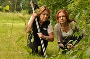 Bulle Sepp hat Rosi und Gabi im Visier. Von links: Rosi Brunner (Brigitte Walbrun) und Gabi Rankl (Manuela Furtner).