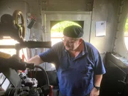 Im Führerstand der historischen Lokomotive aus dem Jahre 1924 geht es eng, schweißtreibend und laut zu. Im Führerstand der historischen Lokomotive aus dem Jahre 1924 geht es eng, schweißtreibend und laut zu.