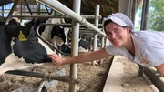 Stephie Heidrich fährt mit ihrer mobilen Käserei auf die Höfe der Milchbauern und produziert vor Ort Käse aus der frisch gemolkenen Milch. Stephie Heidrich fährt mit ihrer mobilen Käserei auf die Höfe der Milchbauern und produziert vor Ort Käse aus der frisch gemolkenen Milch.