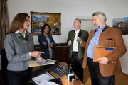 Die Kommissare Stadler und Andresen befragen Bürgermeister Norbert Steingruber und dessen Referentin Monika Schindler; zu sehen: Kommissarin Andresen (Sophie Melbinger), Bürgermeister Norbert Steingruber (Michael Lerchenberg), Kommissar Stadler (Dieter Fischer). Die Kommissare Stadler und Andresen befragen Bürgermeister Norbert Steingruber und dessen Referentin Monika Schindler; zu sehen: Kommissarin Andresen (Sophie Melbinger), Bürgermeister Norbert Steingruber (Michael Lerchenberg), Kommissar Stadler (Dieter Fischer).