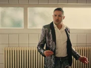 Menderes Bagci (Menderes Bagci) präsentiert auf der Männertoilette ein kleine Song- und Tanzperformance. Menderes Bagci (Menderes Bagci) präsentiert auf der Männertoilette ein kleine Song- und Tanzperformance.