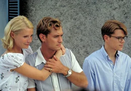Marge Sherwood (Gwyneth Paltrow), Dickie Greenleaf (Jude Law, Mitte) und Tom Ripley (Matt Damon) haben sich angefreundet.