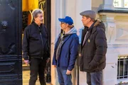 Von links: Ulrich Süttner, Simon Schwarz und Sebastian Bezzel am Eingang des Domus Misericordiae. Von links: Ulrich Süttner, Simon Schwarz und Sebastian Bezzel am Eingang des Domus Misericordiae.