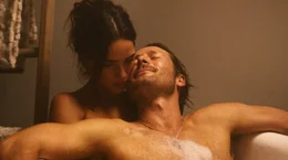 Als der Philosophielehrer und Aushilfs-Undercovercop Gary (Glen Powell) die geheimnisvolle Madison (Adria Arjona) kennenlernt, verl&auml;sst er seine Komfortzone und schlittert unter falschem Namen als "Ron" in ein hei&szlig;es Abenteuer.