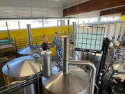 In der Klein-Brauerei eines befreundeten Brauers (Christian) setzt Brauer Hubert Hartwig den Sud für sein eigenes Bier an. In der Klein-Brauerei eines befreundeten Brauers (Christian) setzt Brauer Hubert Hartwig den Sud für sein eigenes Bier an.