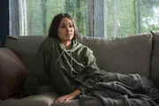 Entgegen allen Vorschriften hat Petra Delicato der Zeugin Doris (Antonella Biase) bei sich zu Hause Unterschlupf gew&auml;hrt.