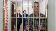Manni Höch (Heinrich Schafmeister, r.) sitzt hinter Gittern. Gut, dass er Georg Wilsberg (Leonard Lansink, l.) und Ekki Talkötter (Oliver Korittke) seine Freunde nennen kann. Die beiden haben soeben die Kaution für ihn gestellt. Manni Höch (Heinrich Schafmeister, r.) sitzt hinter Gittern. Gut, dass er Georg Wilsberg (Leonard Lansink, l.) und Ekki Talkötter (Oliver Korittke) seine Freunde nennen kann. Die beiden haben soeben die Kaution für ihn gestellt.