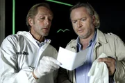 (v.li.): Helmut Bohatsch (Franz Wohlfahrt), Gregor Seberg (Helmuth Nowak).