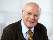 SWR Fernsehen NIE WIEDER KEINE AHNUNG - ARCHITEKTUR, FOLGE 3, "Die drei wichtigsten Menschen im System "Architektur"", am Sonntag um 10:45 Uhr. Professor Raimund Wünsche, leitender Sammlungsdirektor der Glyptothek und Staatlichen Antikensammlung München. SWR Fernsehen NIE WIEDER KEINE AHNUNG - ARCHITEKTUR, FOLGE 3, "Die drei wichtigsten Menschen im System "Architektur"", am Sonntag um 10:45 Uhr. Professor Raimund Wünsche, leitender Sammlungsdirektor der Glyptothek und Staatlichen Antikensammlung München.