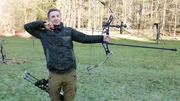 Eric Mayer lernt innerhalb eines Tages, mit einem olympischen Compoundbogen zu schießen. Wird er seine Pfeile ins Ziel bringen? Eric Mayer lernt innerhalb eines Tages, mit einem olympischen Compoundbogen zu schießen. Wird er seine Pfeile ins Ziel bringen?