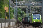 Die rollende Landstraße auf der Lötschberg Magistrale. Die rollende Landstraße auf der Lötschberg Magistrale.