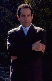 Wieder einmal wird Adrian Monks (Tony Shalhoub) Hilfe bei der Aufklärung eines Verbrechens gebraucht. Wieder einmal wird Adrian Monks (Tony Shalhoub) Hilfe bei der Aufklärung eines Verbrechens gebraucht.