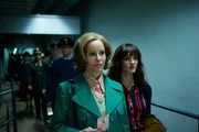 Lauren Faber (Sofia Helin) Sabine Cutter (Friederike Becht)