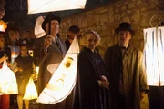 Laternenumzug der Bauhäusler mit Lyonel Feininger (Ernst Stötzner, l.), Dörte Helm (Anna Maria Mühe, M.) und Paul Klee (Marek Harloff, r.). Laternenumzug der Bauhäusler mit Lyonel Feininger (Ernst Stötzner, l.), Dörte Helm (Anna Maria Mühe, M.) und Paul Klee (Marek Harloff, r.).