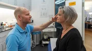 Minimalinvasive ästhetische Eingriffe nehmen immer mehr zu. Hautarzt Dr. Christoph Liebich mit einer Patientin. Minimalinvasive ästhetische Eingriffe nehmen immer mehr zu. Hautarzt Dr. Christoph Liebich mit einer Patientin.