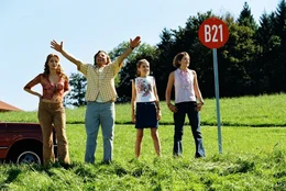 Das Leben k&ouml;nnte so sch&ouml;n sein. Max (Richy M&uuml;ller, 2.v.l.) will f&uuml;r Paula (Martina Gedeck, l.) und ihre beiden T&ouml;chter Fidel (Anja Sommavilla, r.) und Lisa (Sidonie von Krosigk, 2.v.r.) ein Haus bauen. Doch Paula hat andere Pl&auml;ne ...