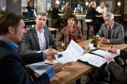 Merle (Anja Franke, 2.v.r.) will sich von Drechsler (Klaus Christian Schreiber, l.) distanzieren und lässt ihn vor Geschäftskunden schlecht aussehen. Das nimmt der natürlich nicht einfach hin … (mit Gerry Hungbauer und Komparsen). Merle (Anja Franke, 2.v.r.) will sich von Drechsler (Klaus Christian Schreiber, l.) distanzieren und lässt ihn vor Geschäftskunden schlecht aussehen. Das nimmt der natürlich nicht einfach hin … (mit Gerry Hungbauer und Komparsen).