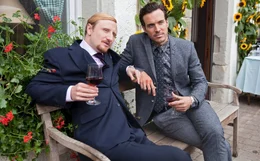 Michael Biesinger (Tobias van Dieken) und Landrat H&auml;berle (Michael Kranz) bilden eine unheilige Union. Wobei der Landrat zwar zustimmt, aber nat&uuml;rlich nichts mit den Folgen zu tun aben will &hellip;