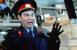 Yuri Talinsky (Gregg Berger) hat in Moskau schon schwere Zeiten erlebt. Doch jetzt stehen die Russen vor ihrer schwersten Pr&uuml;fung: Die Police Academy ist da!