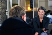 Fabian (Jannik Nowak, l.) lernt Frauke (Annekathrin Bach, r.) kennen und die beiden flirten heftig miteinander. Fabian (Jannik Nowak, l.) lernt Frauke (Annekathrin Bach, r.) kennen und die beiden flirten heftig miteinander.