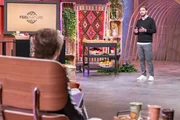 Muhammet Bulat pr&auml;sentiert den "L&ouml;wen" mit BULGURCUPS Bulgur Instant-Fertiggerichte. Er erhofft sich ein Investment von 80.000 Euro f&uuml;r 15 Prozent der Firmenanteile.