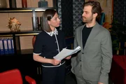 Matilda (Anna-Katharina Fecher) und Julian (Onno Bu&szlig;) entdecken eine Schwachstelle.