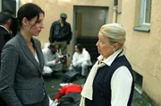 Stets h&ouml;chst ungeduldig wartet Nina (Elena Uhlig, l.) auf die Ergebnisse der Gerichtsmedizin. Doch die erfahrene Pathologin Verena Reiter (Sarah Camp, r.) ist nicht bereit, vorschnell Ausk&uuml;nfte zu erteilen ...