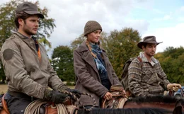 Vereint machen sich Konni (Sebastian Fritz), Sveta (Anna Unterberger) und Max (Marc Benjamin) auf den Weg, um die B&uuml;ffel vor der Schlachtung zu retten.