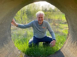 Roland Schreyer, der nahe der Grenze zur Bundesrepublik aufwuchs, kehrte Ende der 80er Jahre nach einem Verwandtenbesuch im Westen nicht in die DDR zur&uuml;ck. Er schaffte es, einen Weg durch den Eisernen Vorhang zu finden, auf dem er seine Familie in die Bundesrepublik nachholen konnte.