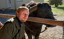 Landrat H&auml;berle (Michael Kranz) favorisiert im Zweifelsfall eher die Biogasanlage als die B&uuml;ffelzucht.