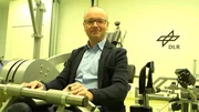Karsten Schwanke in einem Fitnessgerät zur Reha für Astronauten, die lange Zeit der Schwerelosigkeit ausgesetzt waren. Karsten Schwanke in einem Fitnessgerät zur Reha für Astronauten, die lange Zeit der Schwerelosigkeit ausgesetzt waren.