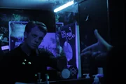Karl (Jannis Niew&ouml;hner) plant, sich in der &Ouml;ffentlichkeit erschie&szlig;en zu lassen, um die Bewegung vollst&auml;ndig zu instrumentalisieren und so eine Revolution zu starten.