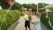 S06E01: Bei Hannes und Christine beginnt der Urlaub mit vertrauter Romantik