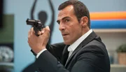 Kommissar Özakin (Erol Sander) kommt fast zu spät ins Fitnessstudio. Die Lehrerin schwebt in Lebensgefahr. Kommissar Özakin (Erol Sander) kommt fast zu spät ins Fitnessstudio. Die Lehrerin schwebt in Lebensgefahr.