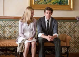 Harley (John Krasinski) hat Schwierigkeiten, seiner Verlobten Lauren (Caitlin Fitzgerald) klar zu machen, dass er ihre Mutter und deren Ex-Mann, sprich Laurens geschiedene Eltern, in einer weniger nach Trennung aussehenden Situation erwischt hat.