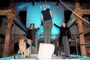 Kommissar Rex: Gegen hohes Eintrittsgeld können ausgewählte Zuschauer an versteckten Orten schreckliche Schauspiele erleben. Im Bild (v.li.): Alexander Pschill (Marc Hoffmann), Tudor Chirila (Dimitrij), Martin Weinek (Fritz Kunz), Elke Winkens (Niki Herzog). Kommissar Rex: Gegen hohes Eintrittsgeld können ausgewählte Zuschauer an versteckten Orten schreckliche Schauspiele erleben. Im Bild (v.li.): Alexander Pschill (Marc Hoffmann), Tudor Chirila (Dimitrij), Martin Weinek (Fritz Kunz), Elke Winkens (Niki Herzog).