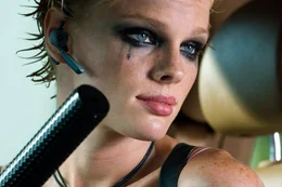 Lola (Kate Nauta).