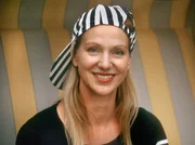 Sonja (Sabine Kaack) ahnt nicht, dass ihre geplante Geburtstagsfeier bei der gesamten Familie den Eindruck erweckt, sie h&auml;tte einen neuen Freund. Schuld daran ist ein Foto, das ein Klassenkamerad von Peggy gemacht hat.