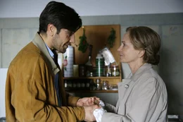 Salvatore (Fabrizio Bucci) und  Frieda (Gisela Schneeberger).