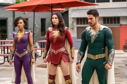 L-R: Superheldin Darla (Meagan Good), Mary Bromfield/Superheldin Mary (Grace Caroline Currey), Superheld Pedro (D.J. Cotrona)