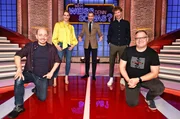 Moderator Kai Pflaume und seine Rateteam-Kapit&auml;ne Bernhard Ho&euml;cker und Elton begr&uuml;&szlig;en die "Tagesschau"-Sprecherin und Fernsehmoderatorin Judith Rakers und den Schauspieler und Fernsehmoderator Louis Klamroth.